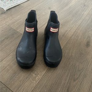 Hunter Chelsea Navy Rainboots Size 6